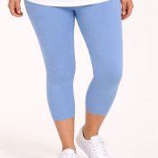 Lys Blå leggings i viskosekvalitet stylet under kjole til plus size kvinder