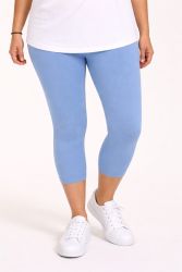 Lys Blå leggings i viskosekvalitet stylet under kjole til plus size kvinder