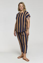 Stribede bukser i navy og sand med afslappet pasform