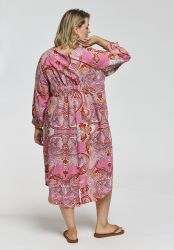 Kjole med 3/4 ærmer og afslappet fit