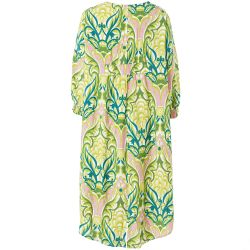 Farverig kjole med feminint udtryk