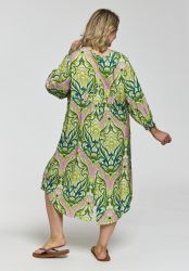 Let kjole i viskose med flot print