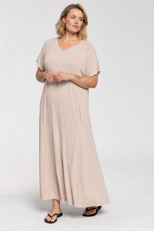 Margit lang kjole i sand fra Gozzip