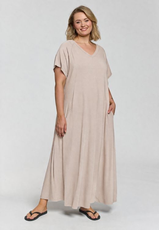 Lang kjole i viskosekvalitet med løs pasform