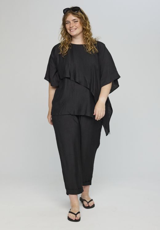 Athena bluse fra Studio med flot draperet design