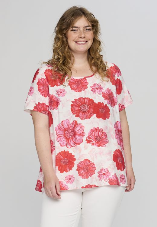 Studio Kimma bluse med rødt blomsterprint i viskosekvalitet