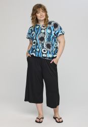 Camilla bluse fra Studio med løs pasform og elastik kant