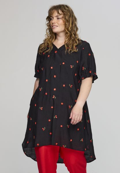 Studio Elma skjortekjole sort med små blomster i viskose