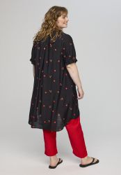 Studio Elma kjole sort med let og luftig pasform