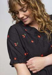 Plus size skjortekjole fra Studio i viskosekvalitet