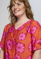 Let sommerkjole fra Studio med blomsterprint og V-hals