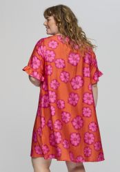 Plus size kjole fra Studio i viskosekvalitet