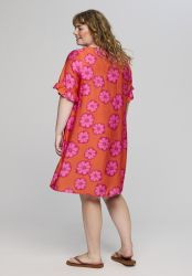 Studio Ada kjole med korte ærmer og flæsedetalje