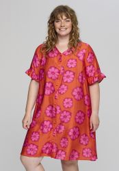 Studio Ada kjole med pink blomsterprint i viskosekvalitet