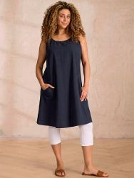 Zhenzi Amin kjole i navy i 100% bomuld med løs pasform