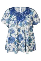 Jacki Zhenzi bluse i blå nuancer med feminin pasform