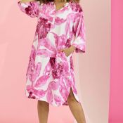 Zhenzi Jalyn kjole i 100% viskose med pink blomsterprint