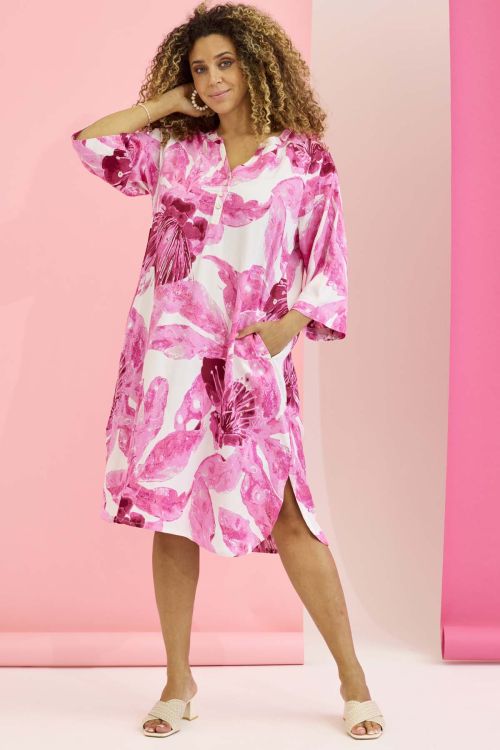 Zhenzi Jalyn kjole i 100% viskose med pink blomsterprint