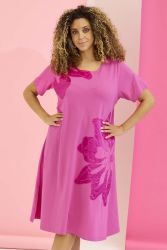 Zhenzi Kant kjole i pink med blomsterapplikationer