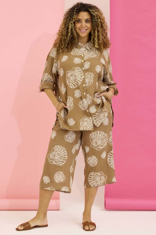 Jessi bukser fra Zhenzi med løs pasform og sommerprint