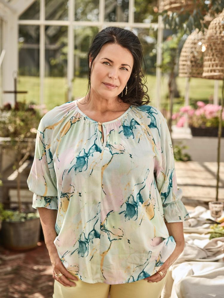 Xena bluse fra Zoey i let viskosekvalitet