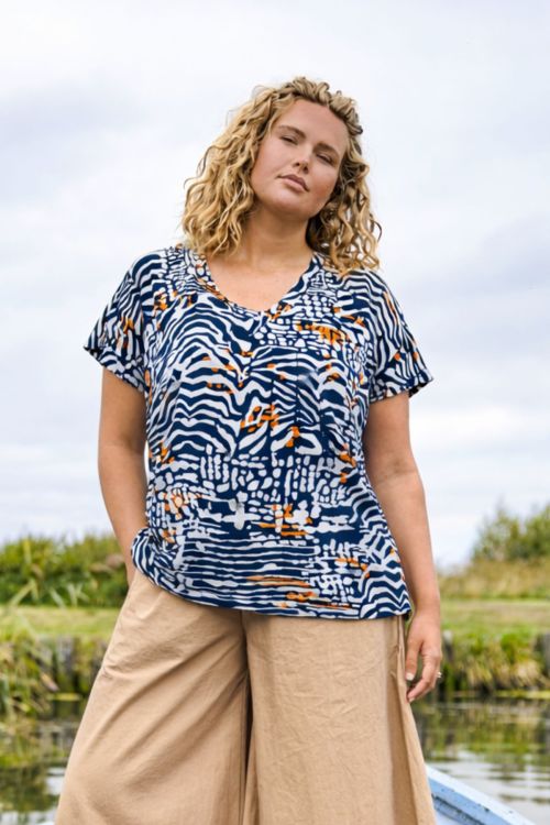 Skøn Daphne T-Shirt fra Zoey i Viskose Jersey kvalitet