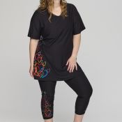 Ditte tunika sort med hjerteprint i viskosekvalitet fra Studio