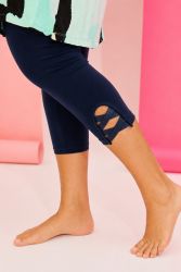Navy capri leggings med dekorativ kantdetalje fra Zhenzi