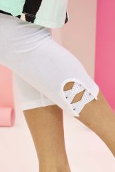 Hvide capri leggings med dekorativ detalje fra Zhenzi