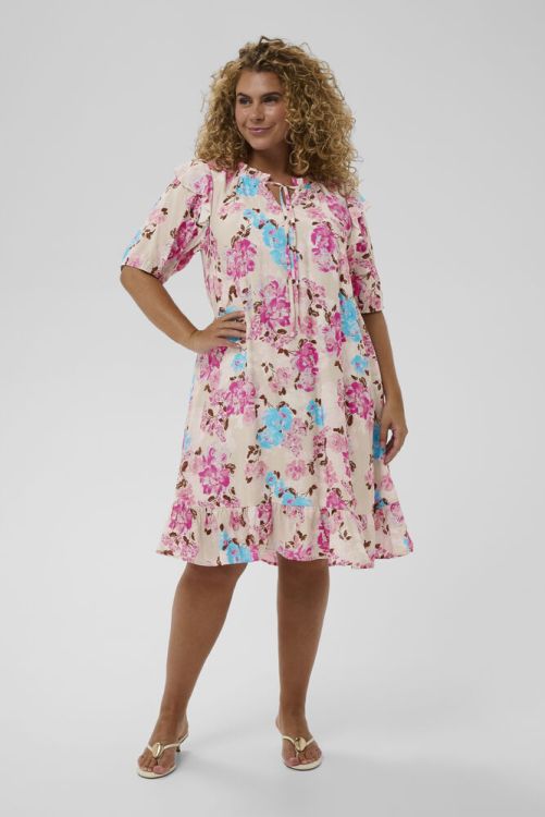 KChayley kjole med blomsterprint i viskosekvalitet fra Kaffe Curve