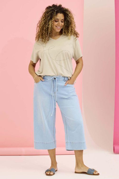 Lyse denim bukser med vide ben og elastisk talje