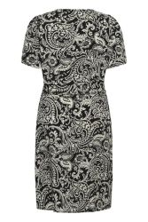 Sort og cremefarvet paisley wrap kjole fra Kaffe Curve til hverdag og fest