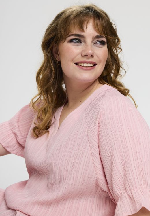Rosa Studio bluse med V-udskæring