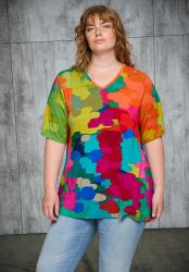 Bonna T-shirt i multifarvet print fra Studio