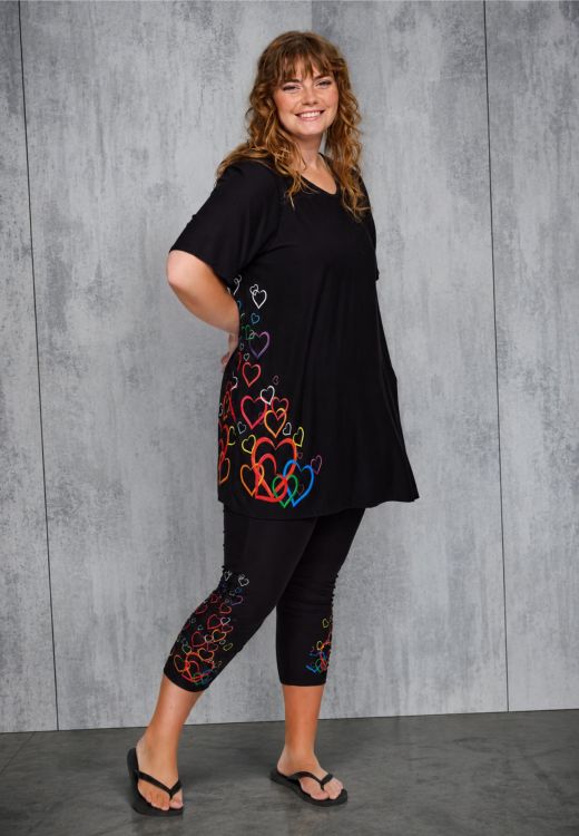 Irene leggings med hjerteprint i sort fra Studio