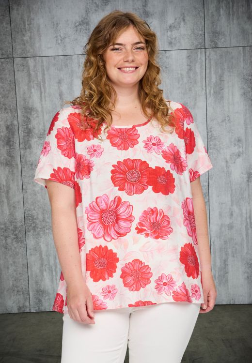 Studio Kimma bluse med rødt blomsterprint i viskosekvalitet