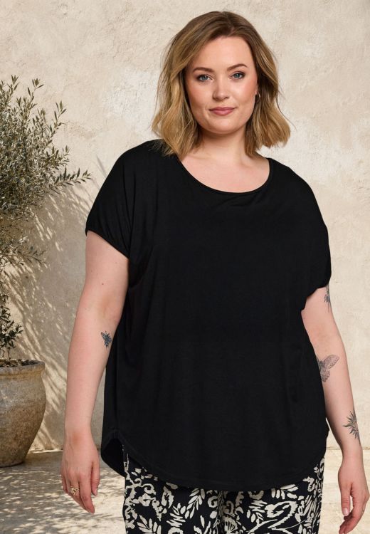 Gitte t-shirt fra Gozzip i sort viskose jersey