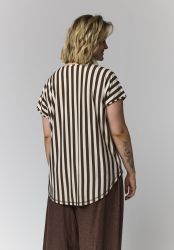 Plus size T-shirt med striber