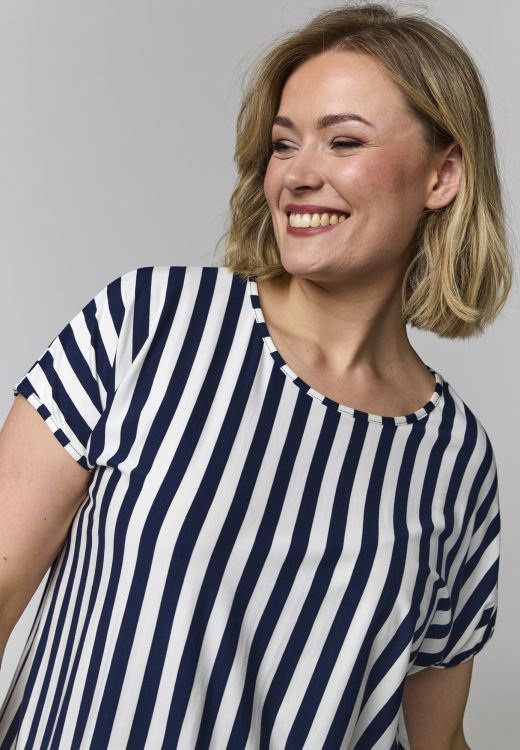 Blå og hvid stribet plus size T-shirt