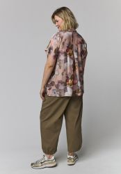 Plus size bluse med stort blomsterprint