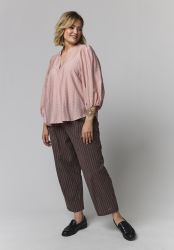 Amaris bluse med V-hals