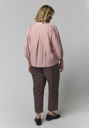 Plus size bluse i støvet rosa