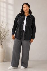 Sort denimjakke med nitter, str. 42-56