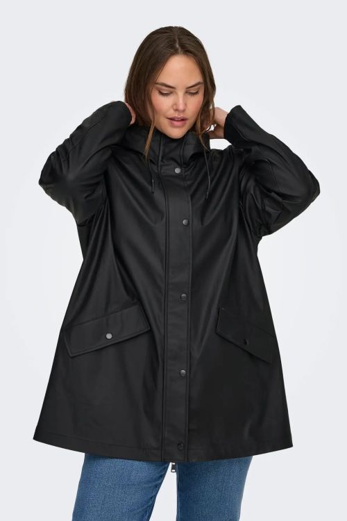 Lang sort regnjakke fra ONLY CARMAKOMA i plus size
