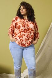Kiari bluse fra Zhenzi med blomsterprint