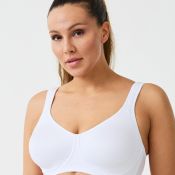 Plussize BH i hvid med støttende bøjler og brede skulderstropper for optimal komfort.