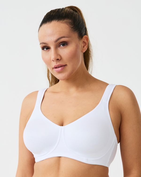 Plussize BH i hvid med støttende bøjler og brede skulderstropper for optimal komfort.