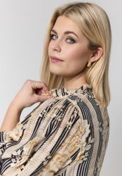 Studio bluse i 100% viskose med blomsterprint