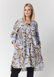 Plus size Studio Solenne med lyseblåt mønster