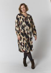 Plus size kjole i 100% viskose fra Gozzip